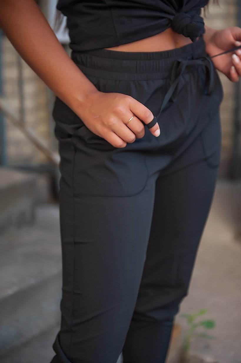 DT UPTOWN Lightweight Joggers in Black - Craze Trends